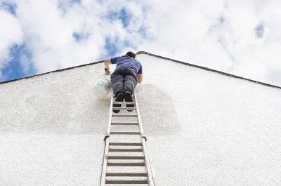 Peinture extérieure à la Malène — façades et ravalement